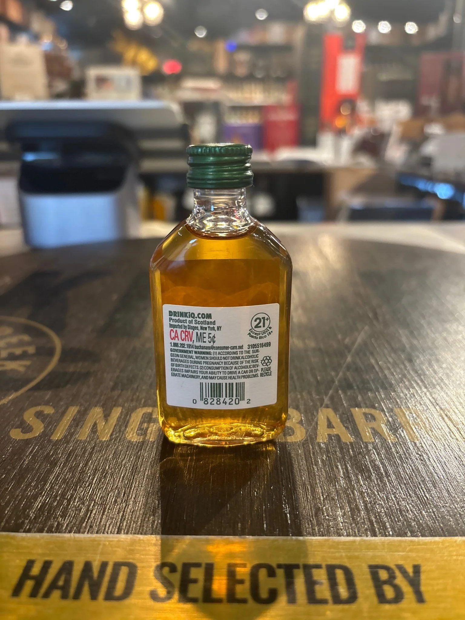 Buchanan's Pineapple Scotch Whisky 50 ml - Image 2