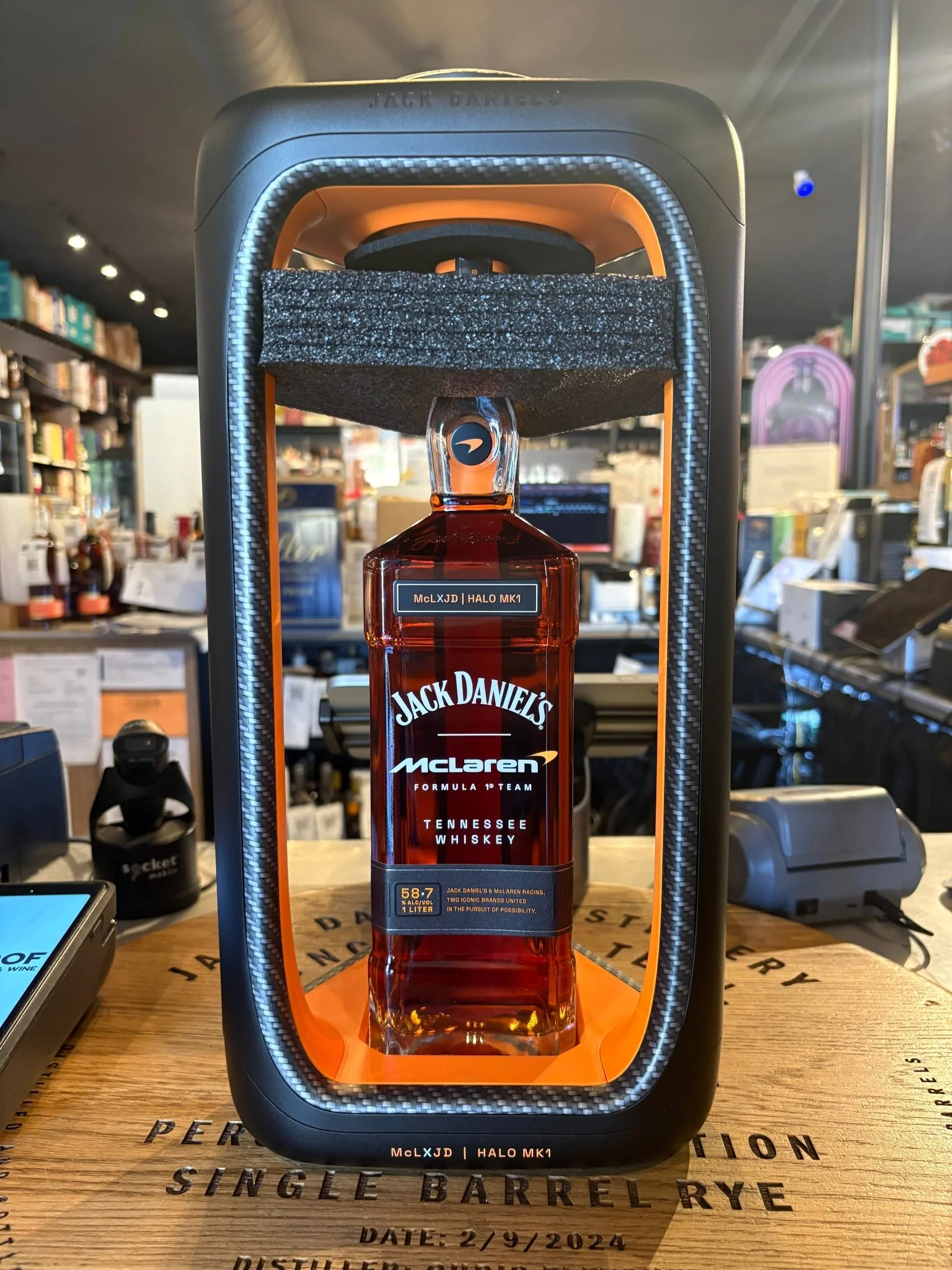 Jack Daniel's X Mclaren Halo Mk1 Limited Edition Tennessee Whiskey 1L - Image 2