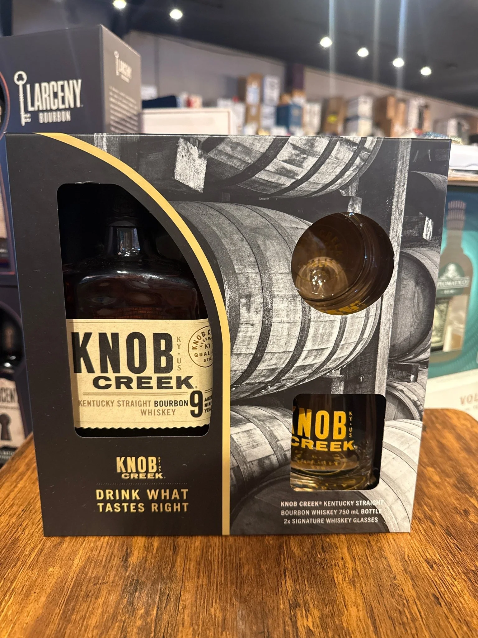 Knob Creek Kentucky Straight Bourbon Aged 9 Year 100 Proof with 2 Signature Glasses Gift Set - Image 2